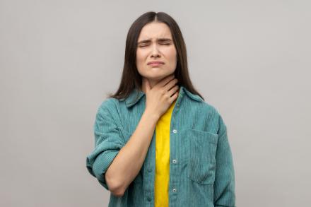A torokfájás a csókbetegség egyik tünete
