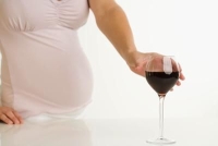 borért nyúló terhes nő, alkohol, újszülött, terhesség borért nyúló terhes nő, alkohol, újszülött, terhesség