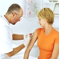 oltást kapó nő, influenza, oltás oltást kapó nő, influenza, oltás