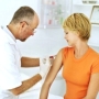 oltást kapó nő, influenza, oltás oltást kapó nő, influenza, oltás